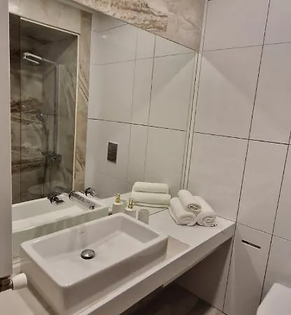 Апартамент Mila's Cozy 1 Bedroom *
